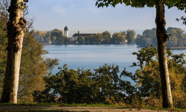 frauenchiemsee-von-herrenchiemsee-aus